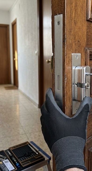 Servicio de cerrajeros 24 horas y apertura de puertas de forma urgente en Vilapicina i la Torre Llobeta